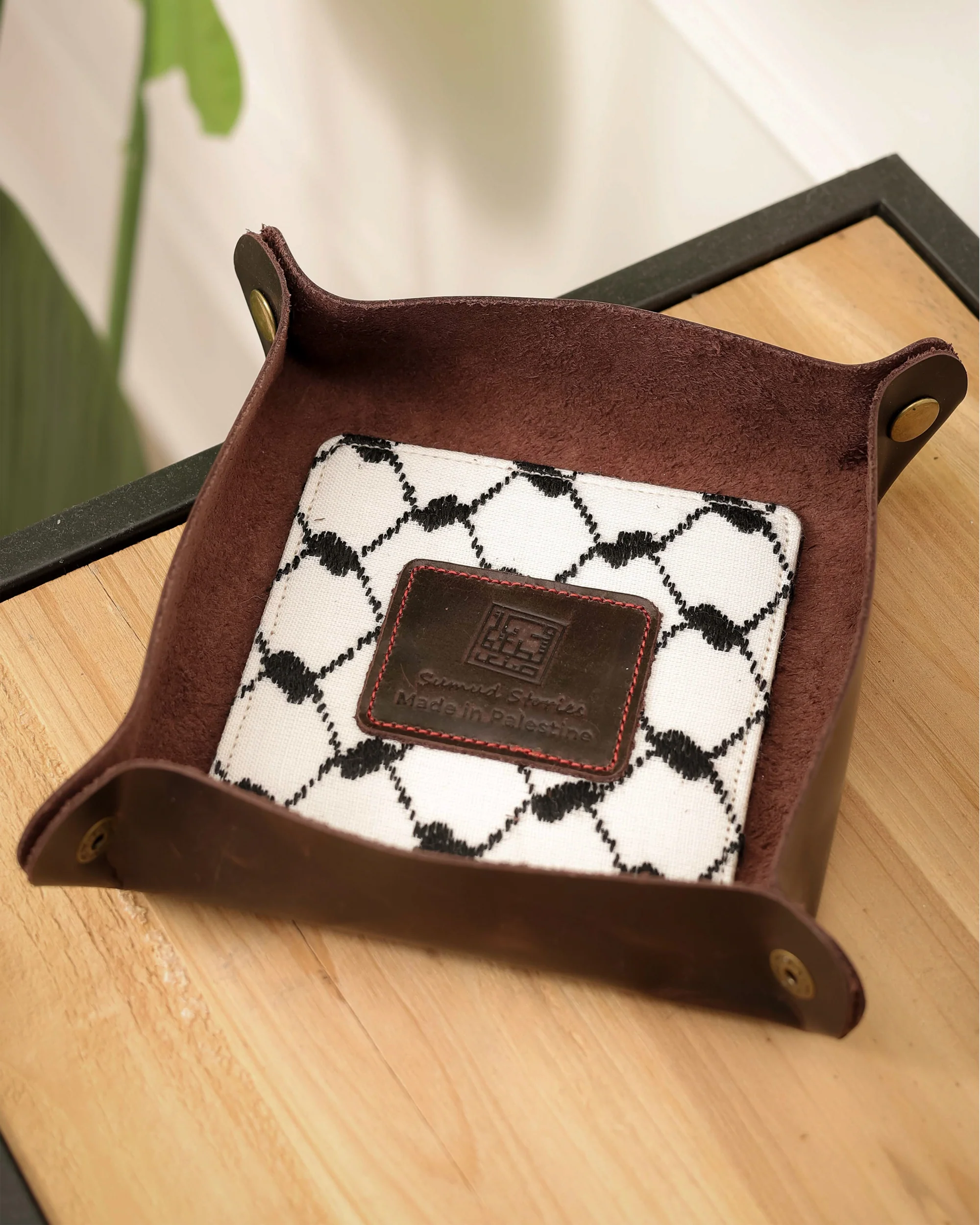 Sumud Kufiya Leather Organizer - Image 3