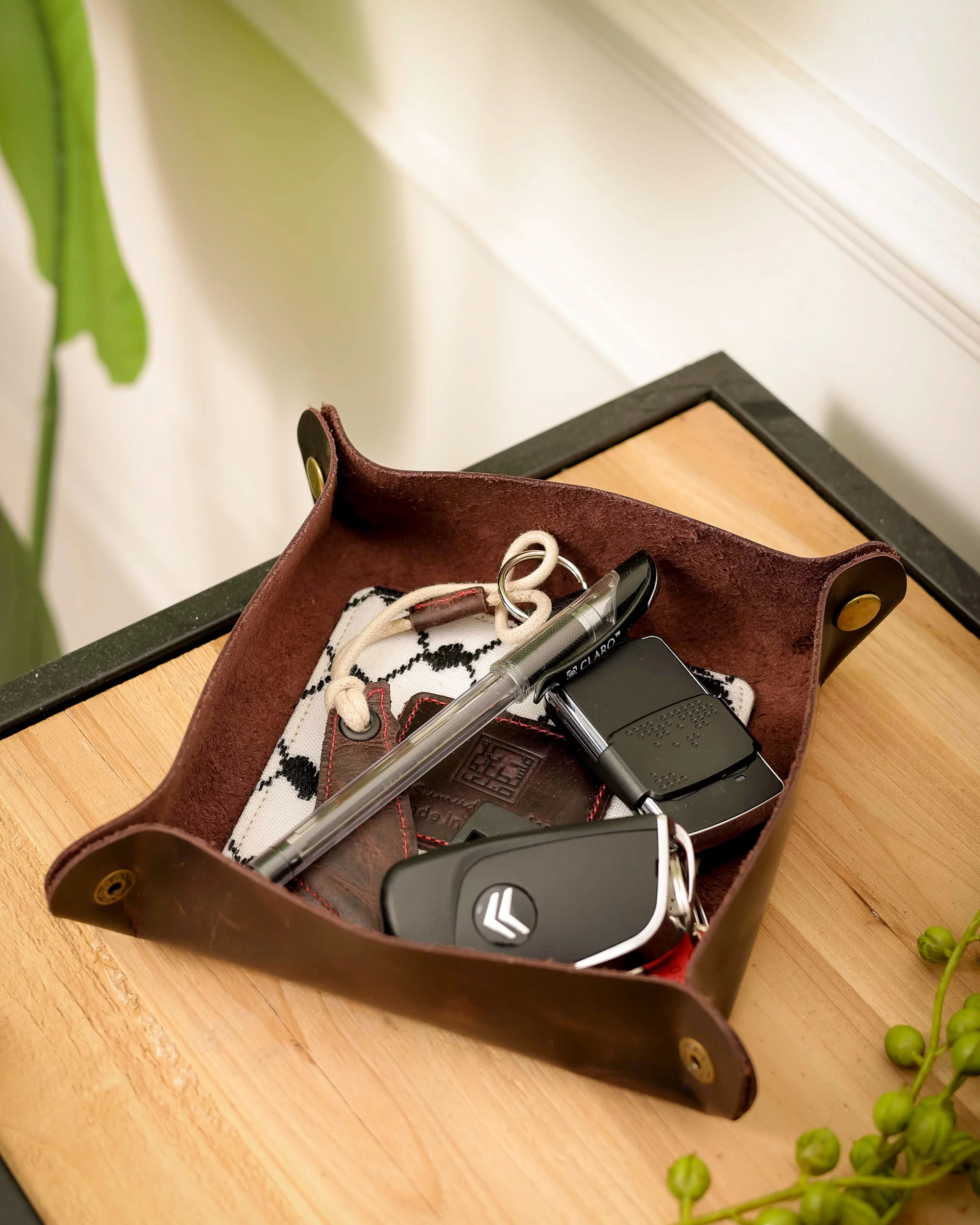 Sumud Kufiya Leather Organizer - Image 4